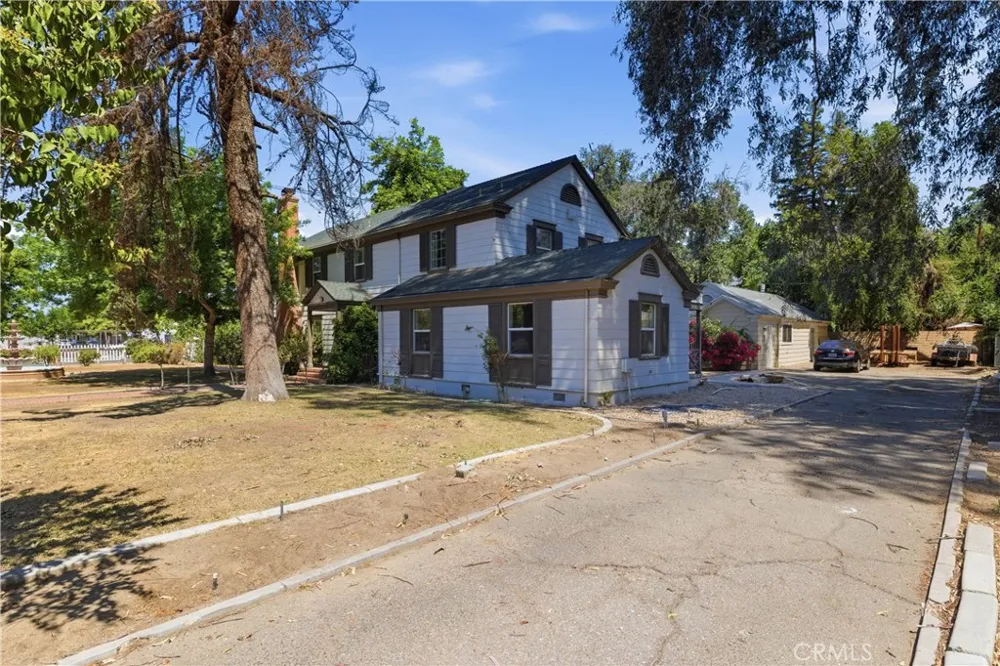 2132 Chester Bakersfield, CA 93304