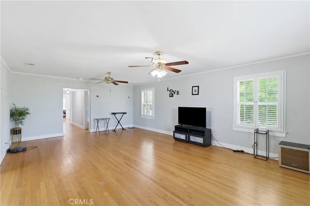 2132 Chester Bakersfield, CA 93304