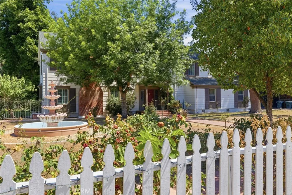 2132 Chester Bakersfield, CA 93304