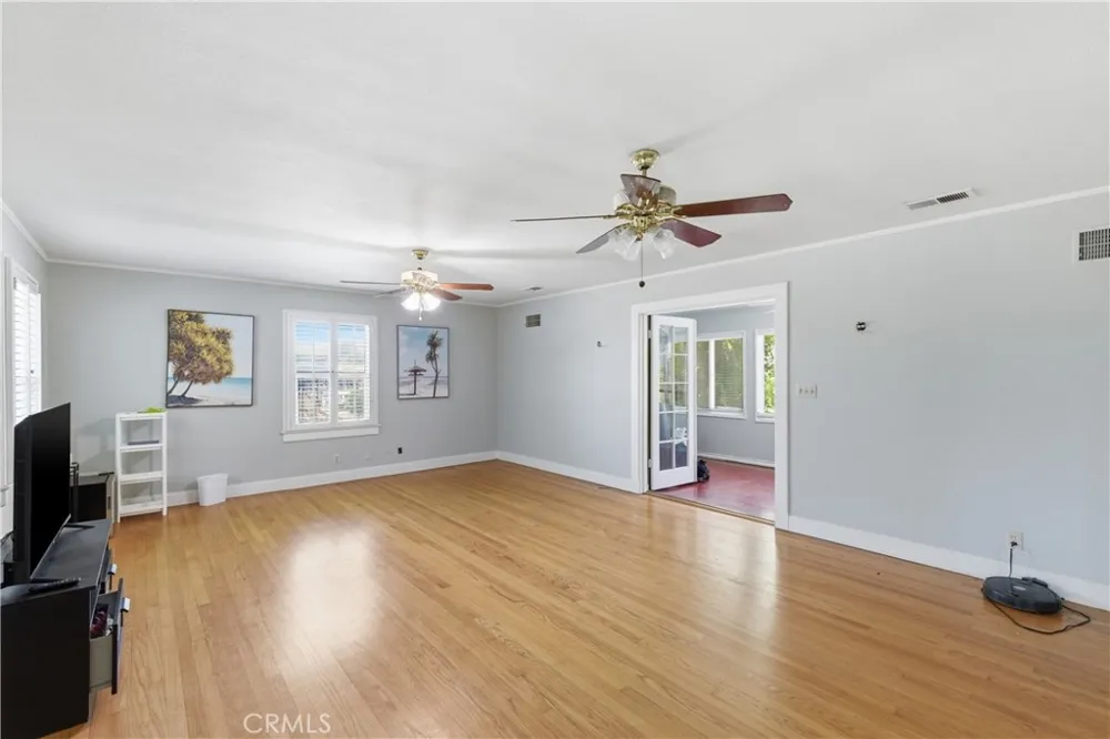 2132 Chester Bakersfield, CA 93304
