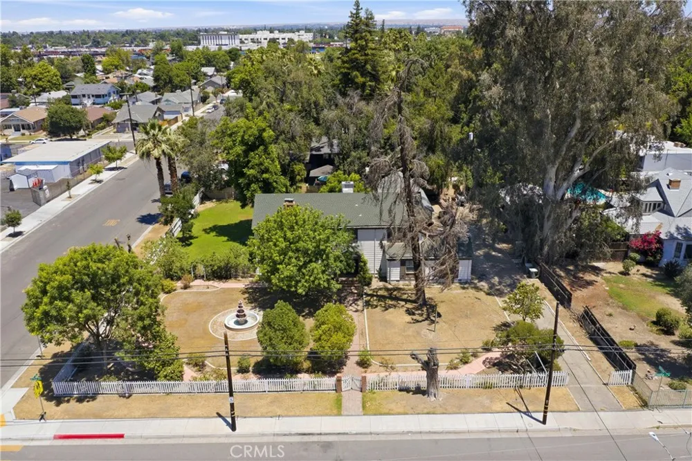 2132 Chester Bakersfield, CA 93304