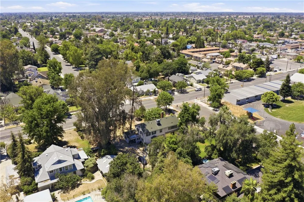 2132 Chester Bakersfield, CA 93304