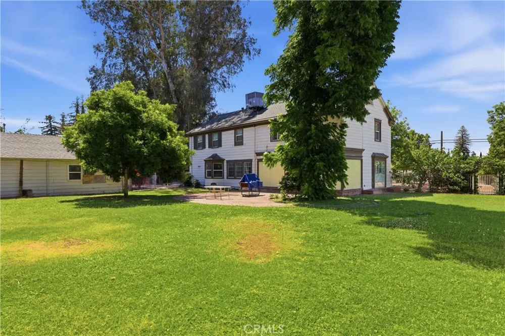 2132 Chester Bakersfield, CA 93304