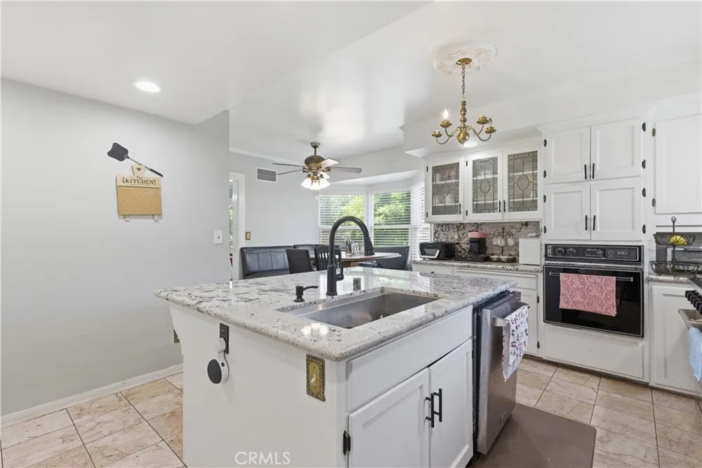 2132 Chester Bakersfield, CA 93304