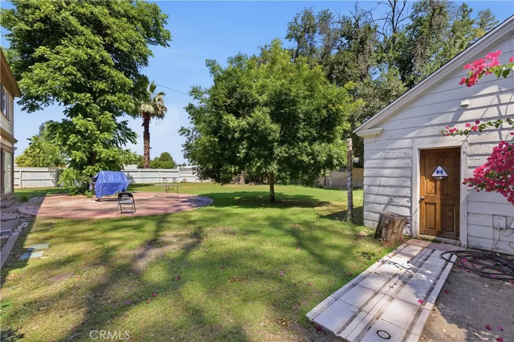 2132 Chester Bakersfield, CA 93304
