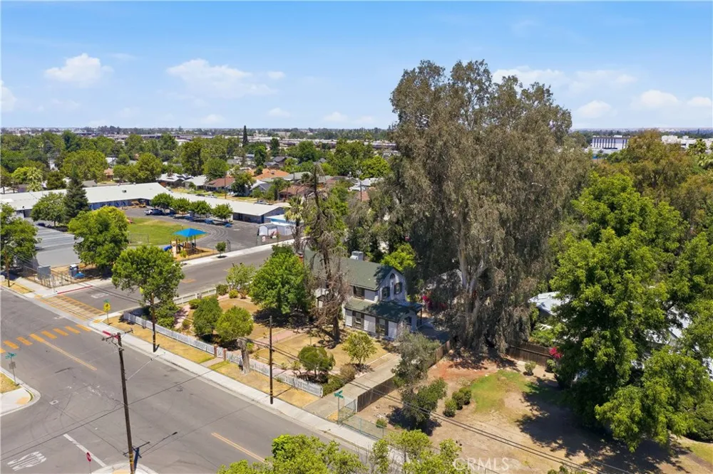 2132 Chester Bakersfield, CA 93304