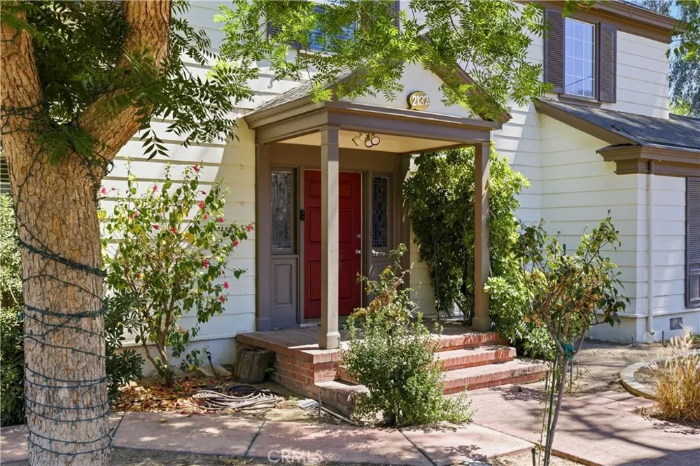2132 Chester Bakersfield, CA 93304