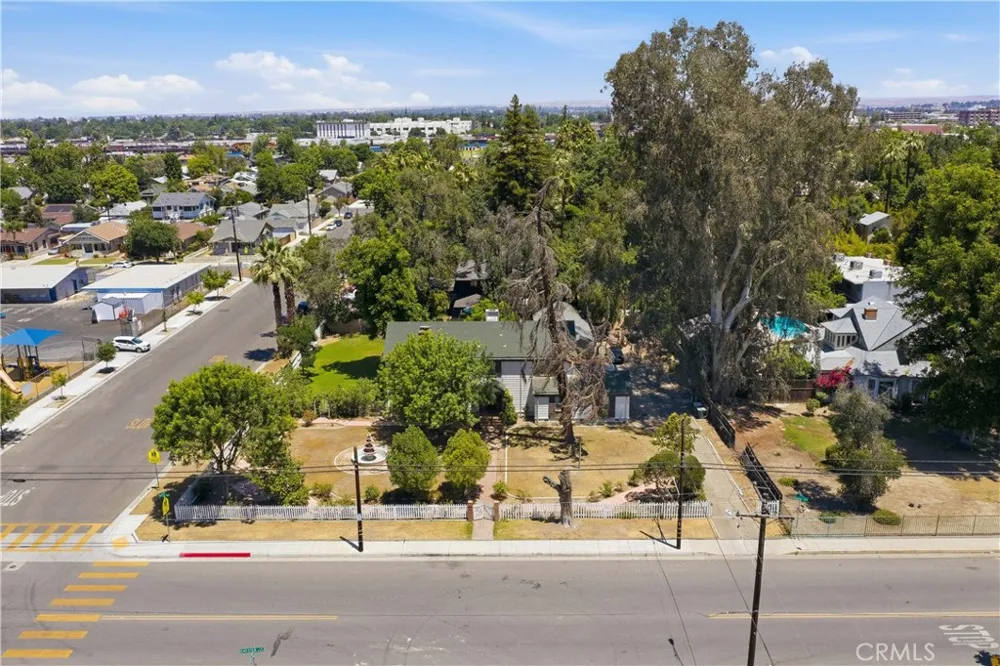 2132 Chester Bakersfield, CA 93304