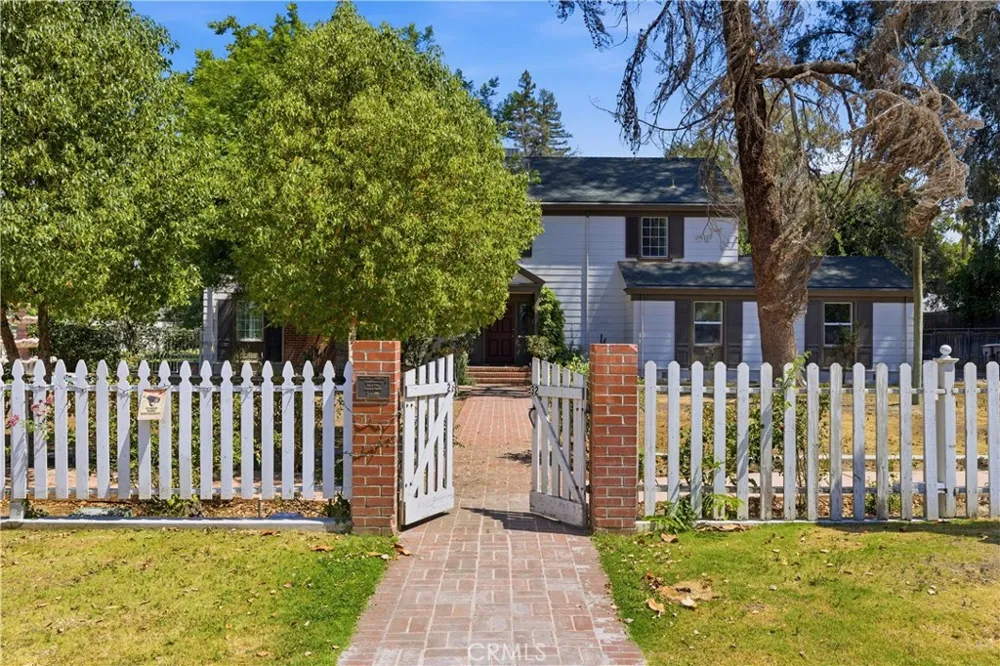 2132 Chester Bakersfield, CA 93304