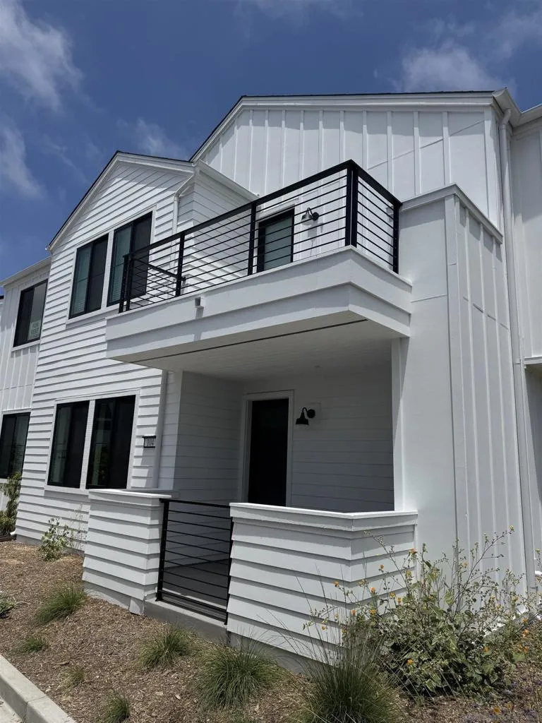1101 Catania Ct #201 Encinitas, CA 92024