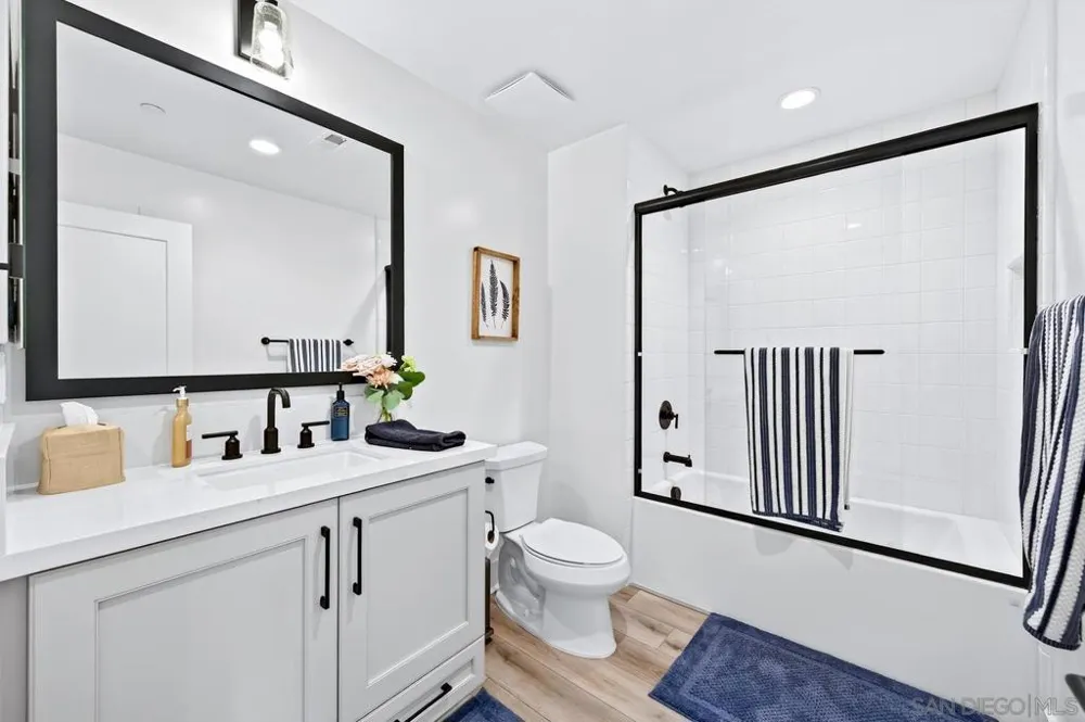 1101 Catania Ct #201 Encinitas, CA 92024