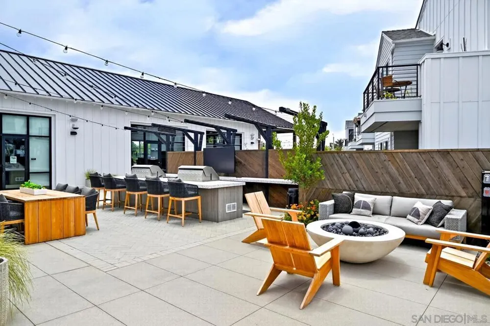 1101 Catania Ct #201 Encinitas, CA 92024