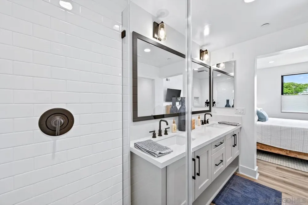 1101 Catania Ct #201 Encinitas, CA 92024
