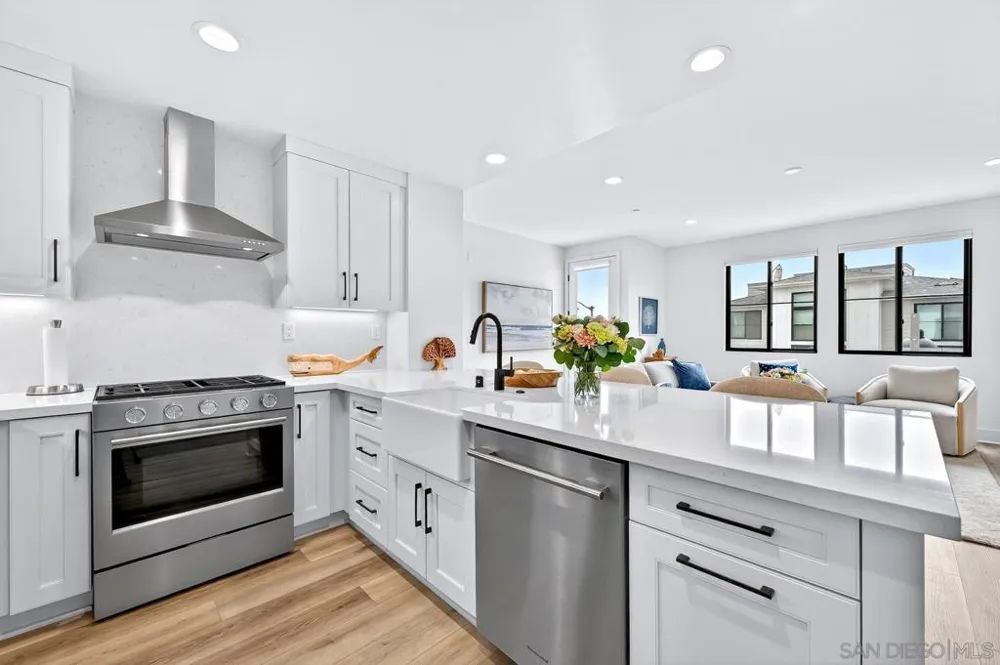 1101 Catania Ct #201 Encinitas, CA 92024