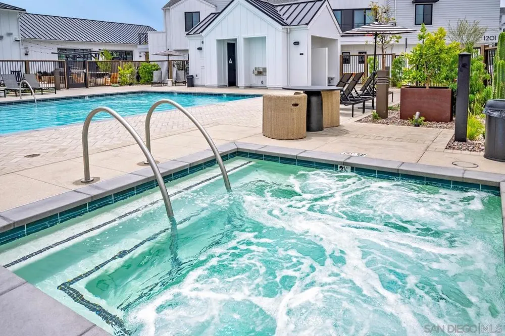 1101 Catania Ct #201 Encinitas, CA 92024