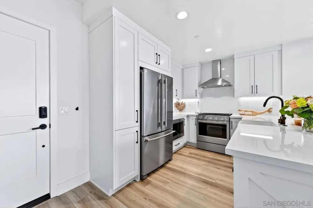 1101 Catania Ct #201 Encinitas, CA 92024