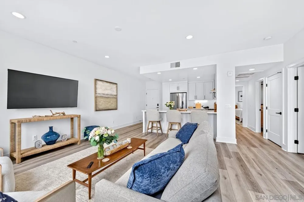 1101 Catania Ct #201 Encinitas, CA 92024