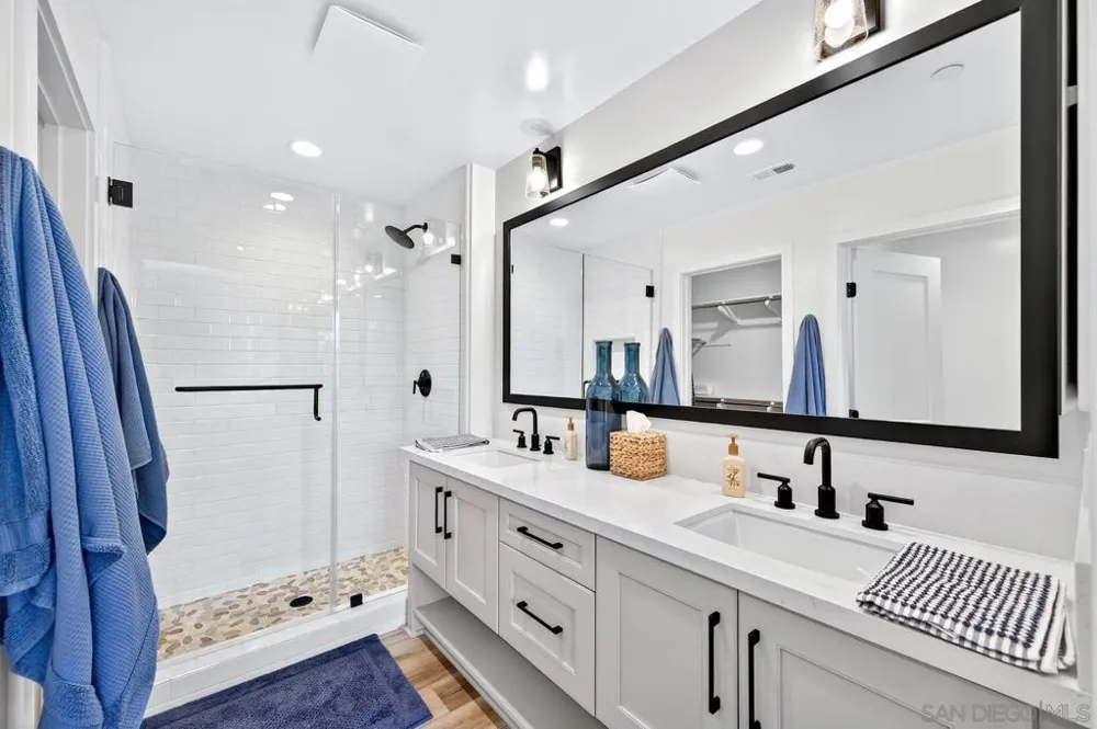 1101 Catania Ct #201 Encinitas, CA 92024