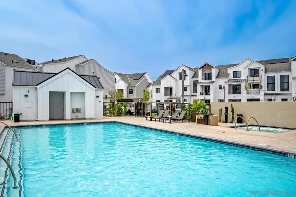 1101 Catania Ct #201 Encinitas, CA 92024