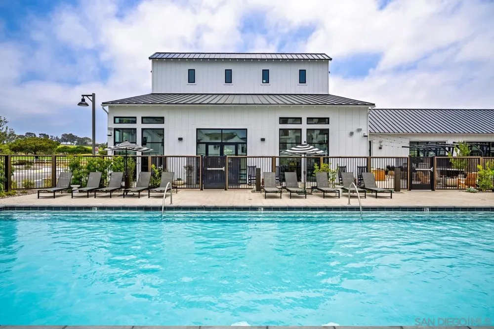1101 Catania Ct #201 Encinitas, CA 92024