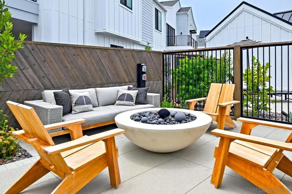 1101 Catania Ct #201 Encinitas, CA 92024