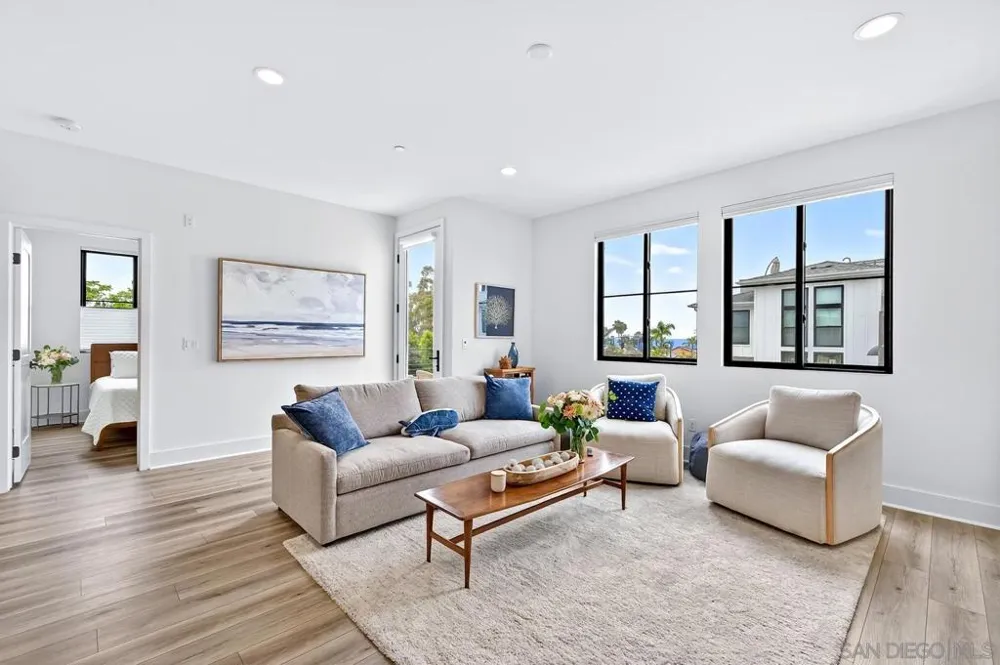 1101 Catania Ct #201 Encinitas, CA 92024