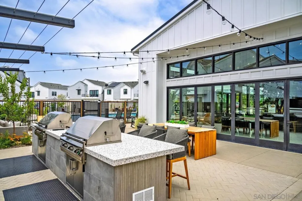1101 Catania Ct #201 Encinitas, CA 92024