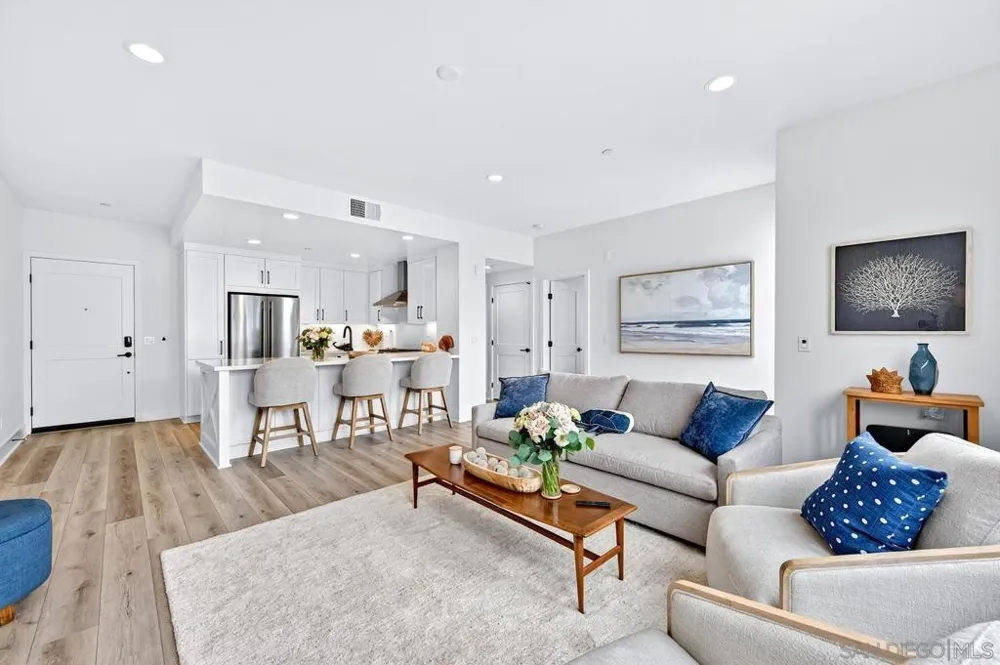 1101 Catania Ct #201 Encinitas, CA 92024