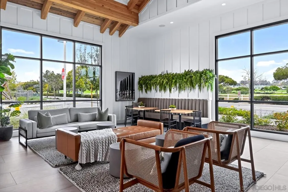 1101 Catania Ct #201 Encinitas, CA 92024