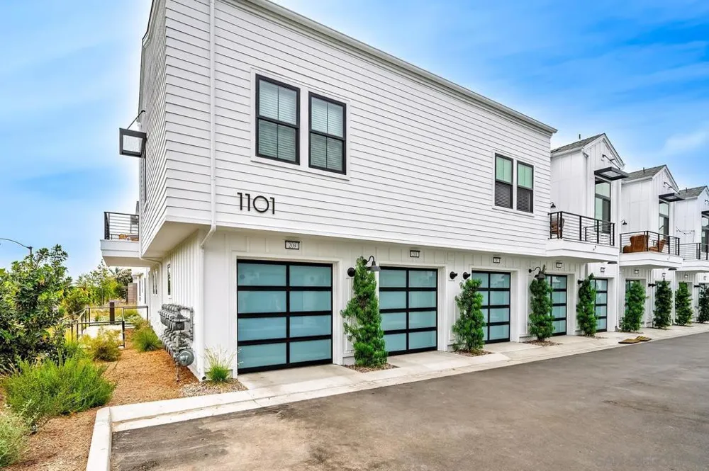 1101 Catania Ct #201 Encinitas, CA 92024