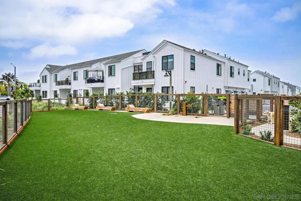 1101 Catania Ct #201 Encinitas, CA 92024