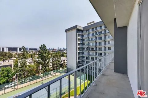 100 S Doheny Drive #719
