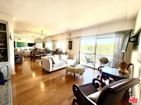 622 S Barrington Avenue #408