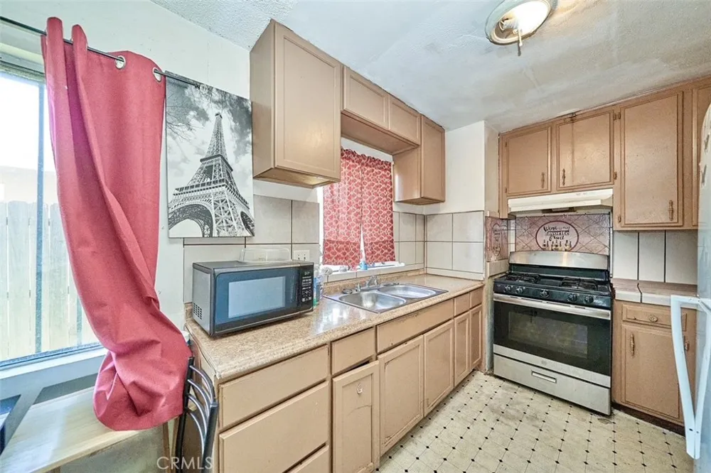 1011 W Avenue H12 Lancaster, CA 93534