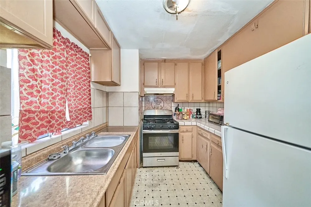 1011 W Avenue H12 Lancaster, CA 93534