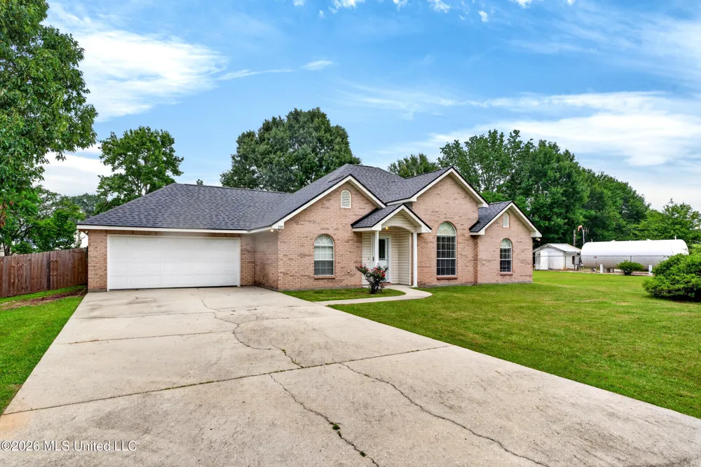 200 Glenwood Drive Carriere, MS 39426