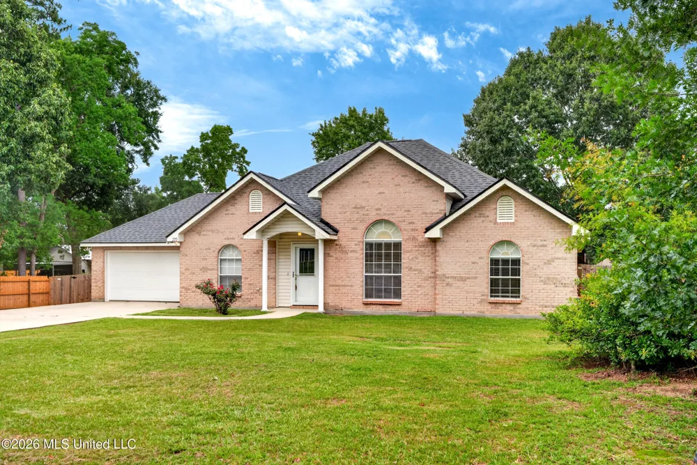 200 Glenwood Drive Carriere, MS 39426
