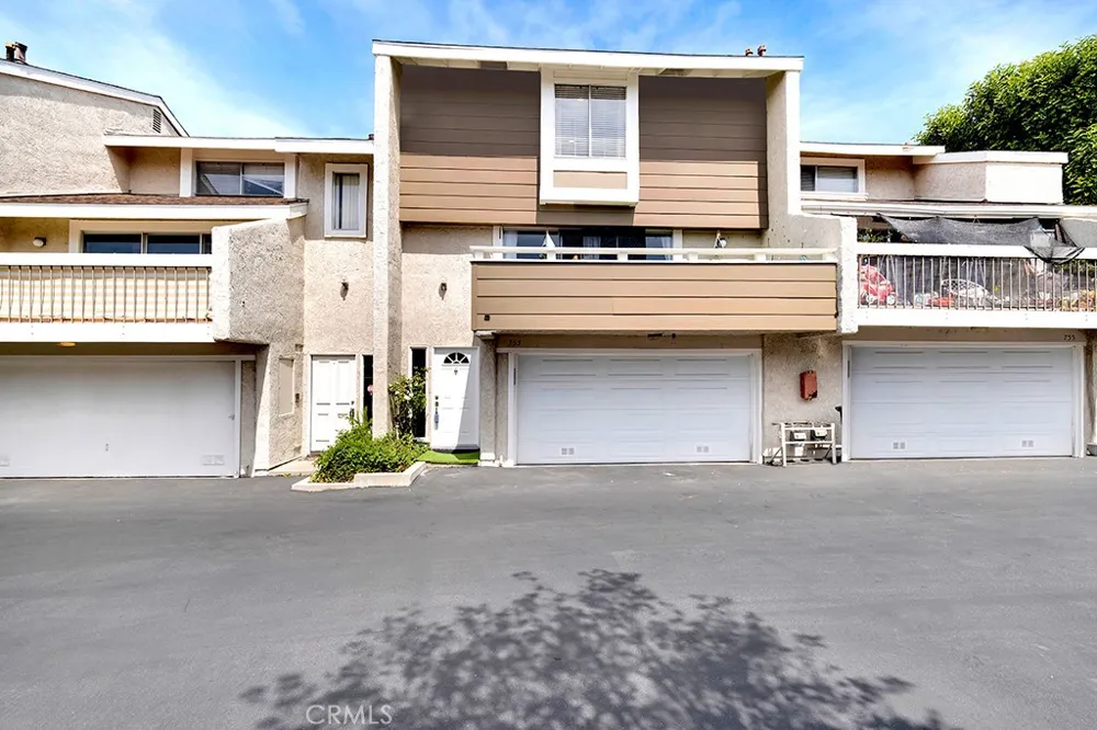 753 Warwick Ave Thousand Oaks, CA 91360