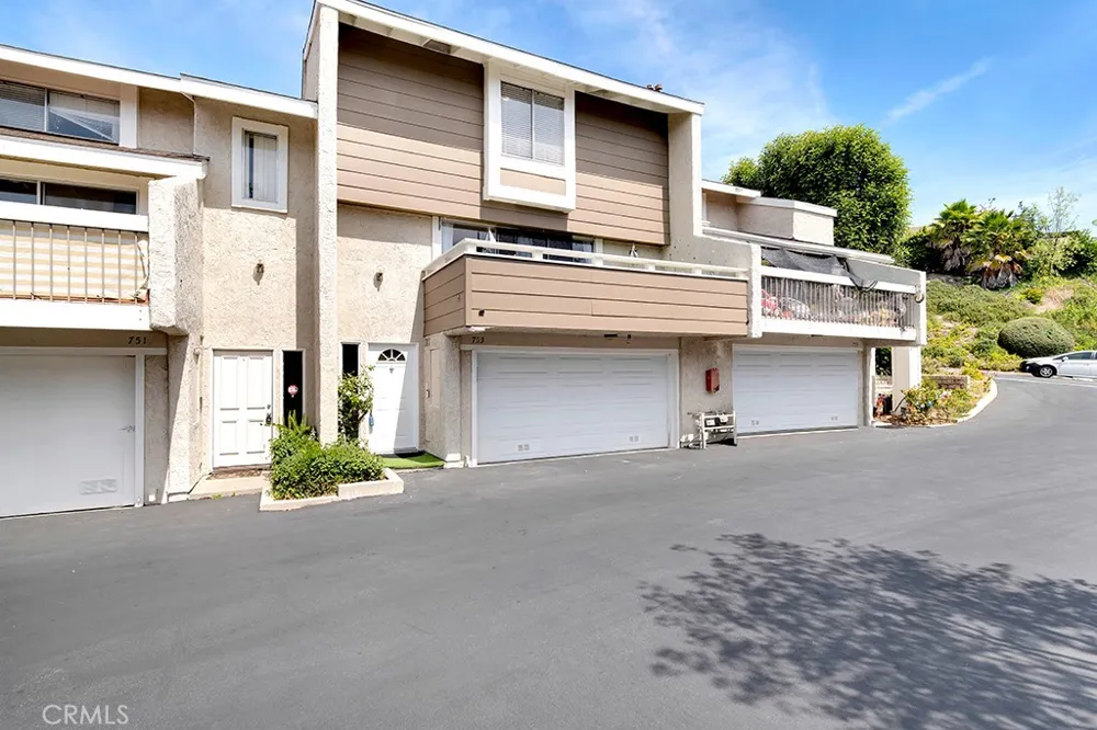 753 Warwick Ave Thousand Oaks, CA 91360