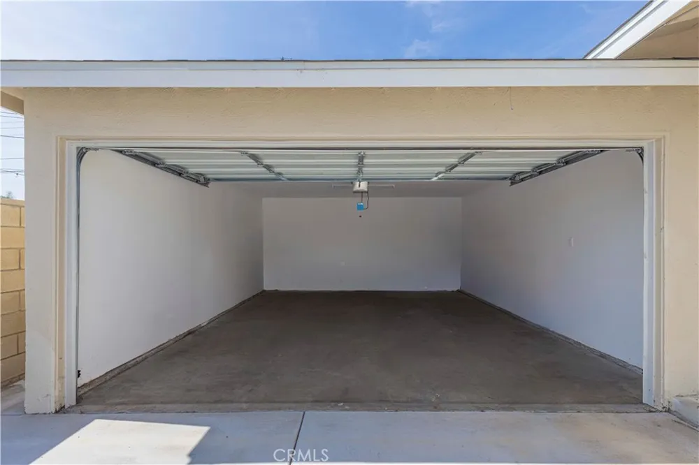 2516 E Walnut Creek West Covina, CA 91791