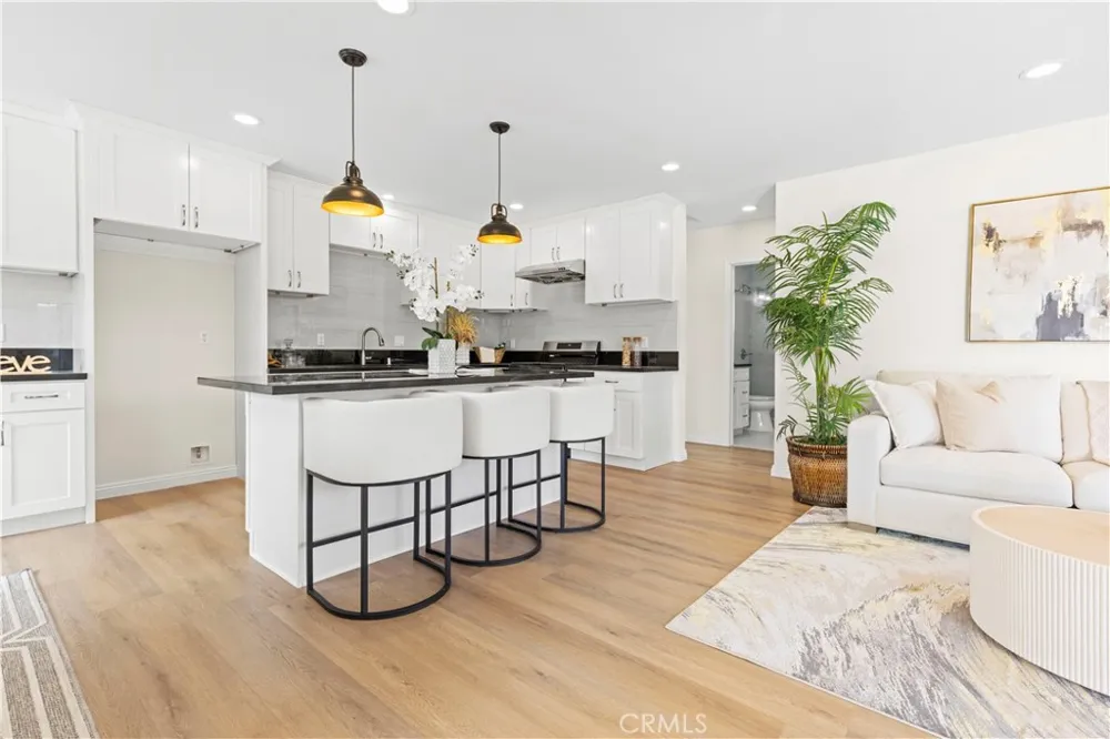 2516 E Walnut Creek West Covina, CA 91791