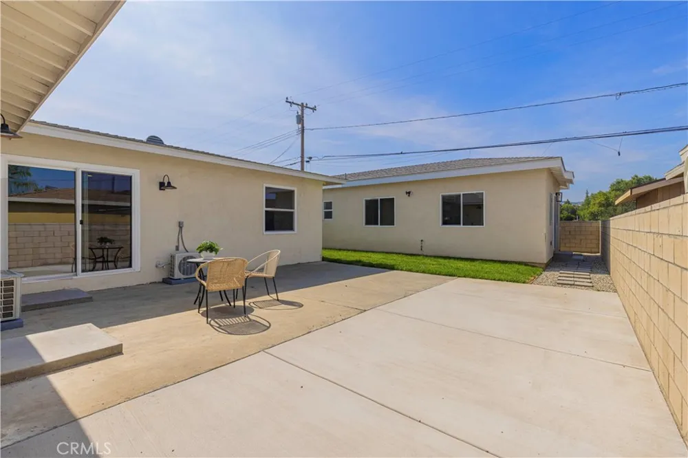 2516 E Walnut Creek West Covina, CA 91791