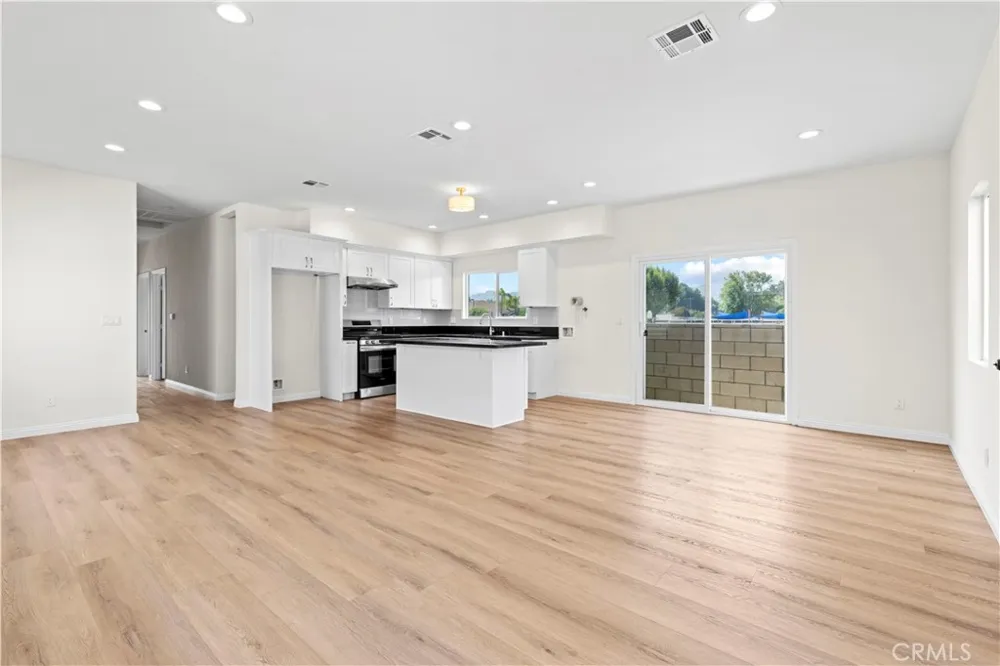 2516 E Walnut Creek West Covina, CA 91791