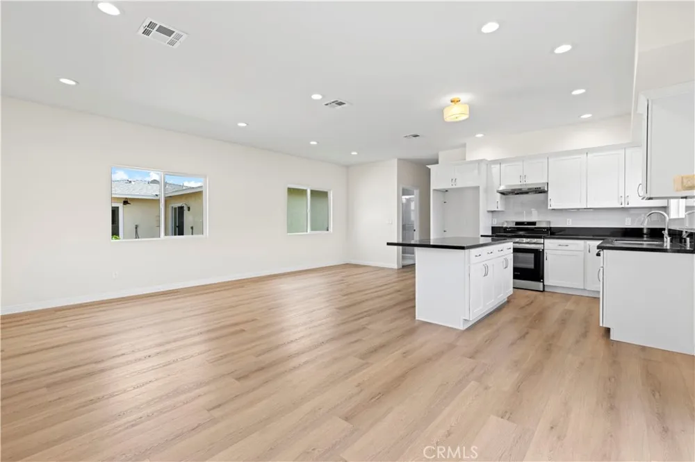 2516 E Walnut Creek West Covina, CA 91791