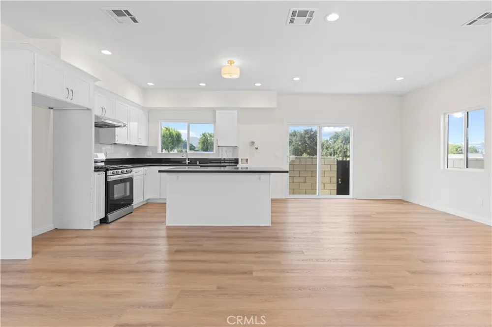 2516 E Walnut Creek West Covina, CA 91791