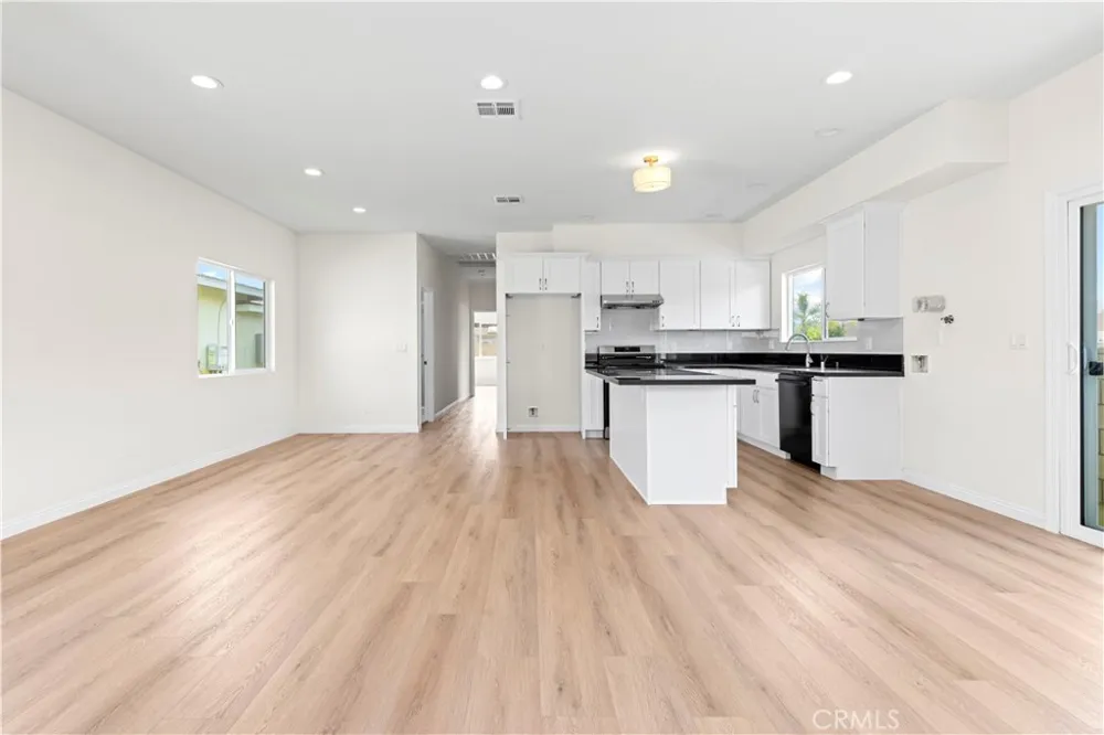 2516 E Walnut Creek West Covina, CA 91791
