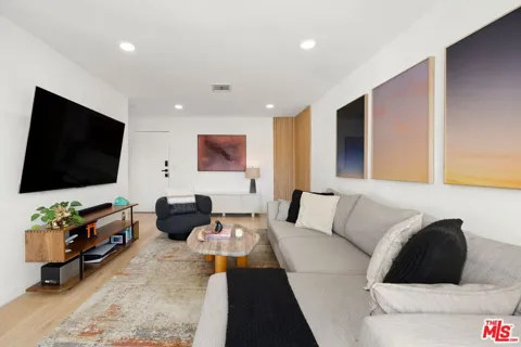 7300 Franklin Avenue #554