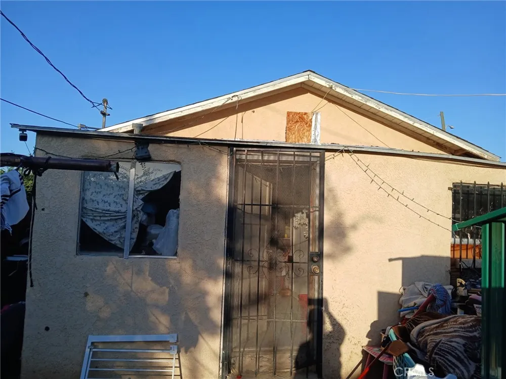 2604 BAKER STREET Bakersfield, CA 93305