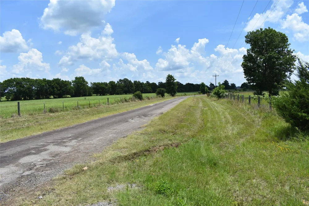 8034 E County Road 212 Buffalo, TX 75831