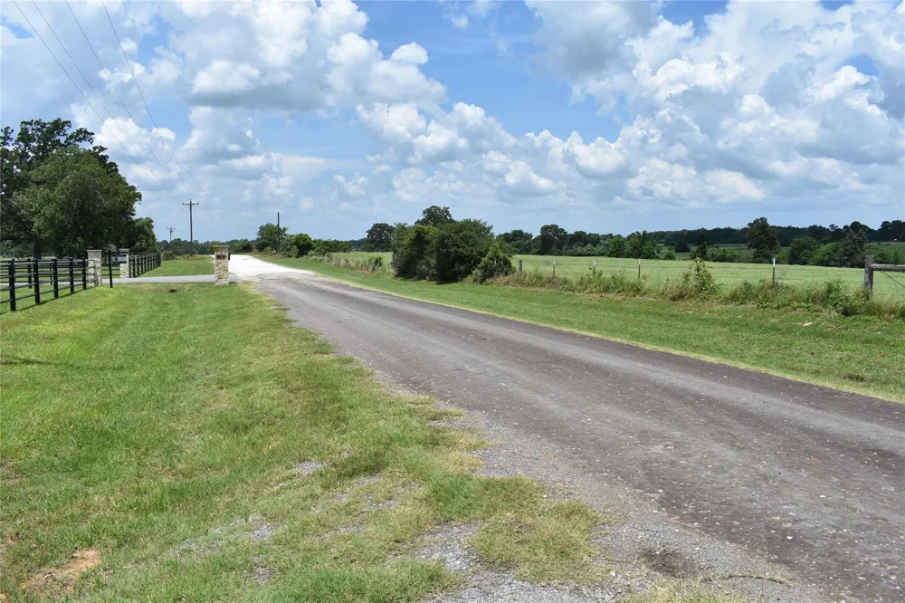 8034 E County Road 212 Buffalo, TX 75831